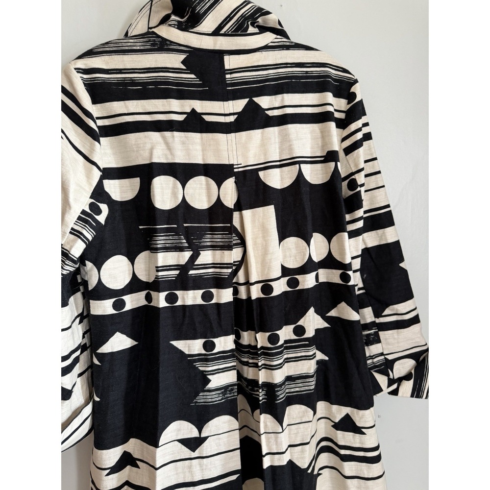 Chicos Linen Blend Lagenlook Topper Jacket. Geometric Black White Print Classic - Picture 9 of 12